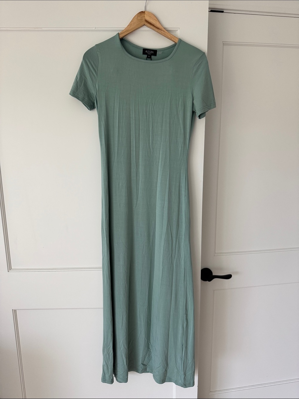 Aleeza Paris Sage Green Short Sleeve Maxi Dress - Classic Crew Neck